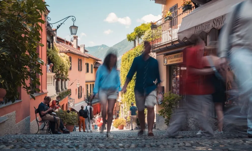 couple in a Italian street